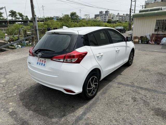 2021 YARIS 熱門掀背小車 / 省油省稅金/ 兩年五萬公里保固 / 經典版 / 可車換車 / 全額貸款  第13張相片