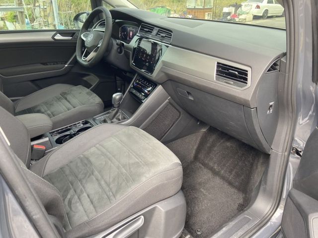 2023/24年領牌 TOURAN 完整LV2/電動尾門/CARPLAY/腳踢/儀表導航/丹麥高級音響/全景天窗  第14張相片