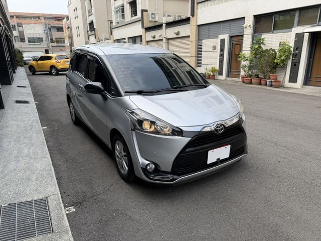 2019 稀有7人座 豪華+版 雙電滑門/定速/盲點/摸們/IK/抬頭顯示/倒車顯影/導航/超級便宜  第3張相片