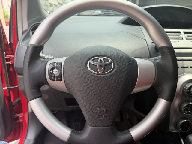 2008年 小鴨 YARIS G版 認證好車 電動收折後視鏡/摸門解鎖/IK一鍵啟動/後座傾倒空間更靈活/便宜代步車  第4張相片