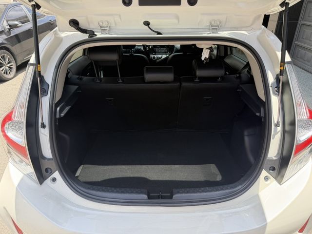 2021 油電熱門省油小車 / 摸們/盲點/快控/恆溫/定速/車況優質/可全額貸款/車換車  第14張相片