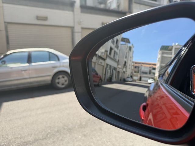 2021 JUKE 1.0渦輪增壓 駕趣享樂版/跑格風小休旅 /BOSE音響/定速/車道維持/360環景/可全額貸款  第7張相片