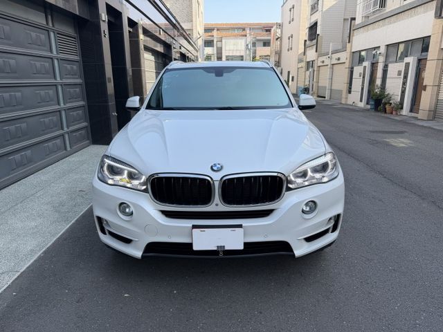 2015年 X5 25D 認證原版件 / 定速/全景天窗/雙區恆溫/電尾門/雙前電動椅/空間超級大/4輪傳動  第2張相片