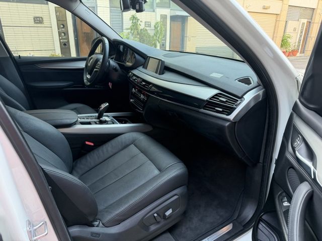 2015年 X5 25D 認證原版件 / 定速/全景天窗/雙區恆溫/電尾門/雙前電動椅/空間超級大/4輪傳動  第11張相片
