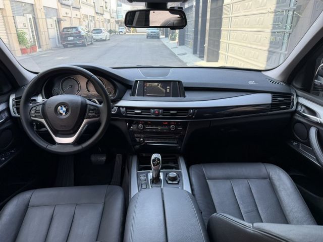 2015年 X5 25D 認證原版件 / 定速/全景天窗/雙區恆溫/電尾門/雙前電動椅/空間超級大/4輪傳動  第15張相片