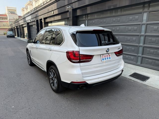 2015年 X5 25D 認證原版件 / 定速/全景天窗/雙區恆溫/電尾門/雙前電動椅/空間超級大/4輪傳動  第19張相片
