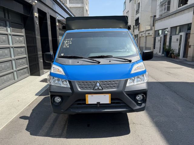 2022 得利卡 2.4 手排貨車 車況超級棉/防滑/ABS/加裝行車紀錄器/雙折大電尾門/帆布棚/可全貸  第2張相片