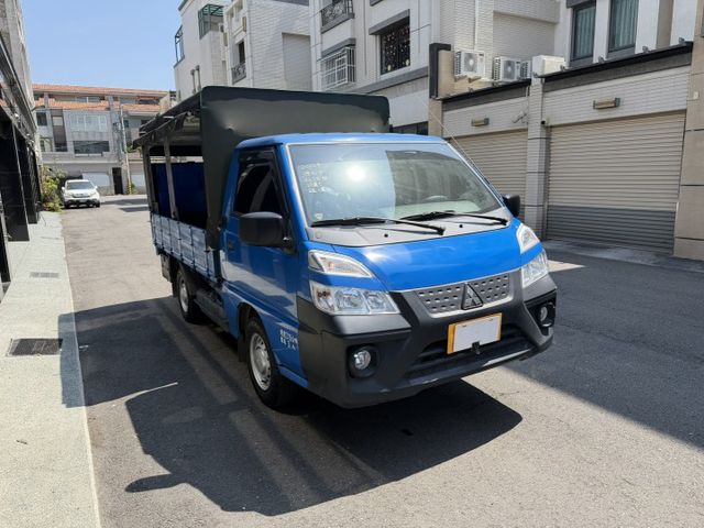 2022 得利卡 2.4 手排貨車 車況超級棉/防滑/ABS/加裝行車紀錄器/雙折大電尾門/帆布棚/可全貸  第3張相片