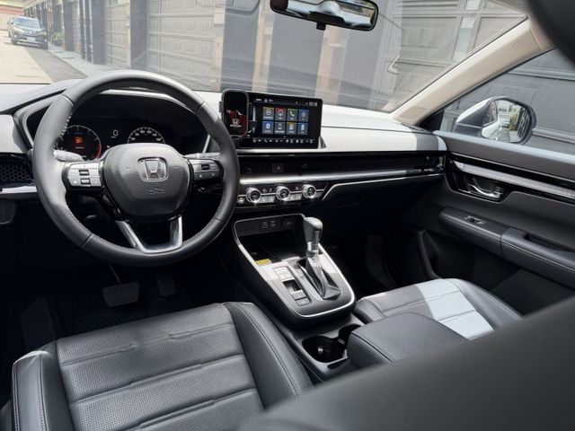 2024 CRV S版 認證原/ACC跟車/車道維持/盲點/摸們/IK/加裝手機架/電動尾門/可全貸/車換車  第15張相片