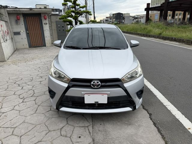 2015年 YARIS 國民熱門小車首選/代步車的最佳好選擇/低里程/1.5省油省稅金/可貸款/車換車  第2張相片