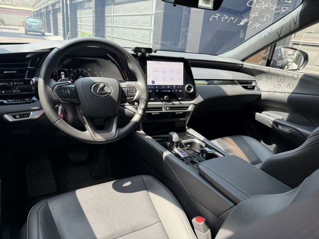 2023 RX350 原廠保養/保固中/新LSS3.0智慧輔助/冷熱通風椅/3區恆溫/盲點/摸們/電尾門/可全貸  第13張相片