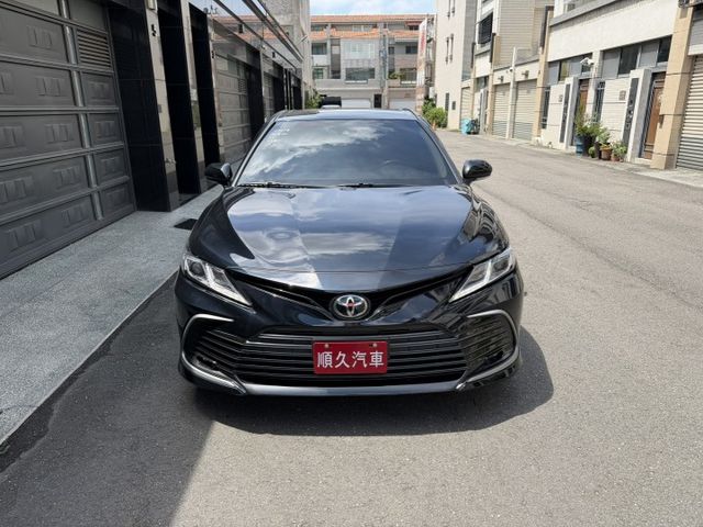 2021 CAMRY 2.0尊爵版/認證車/IK.摸們.ACC跟車.雙前電動椅.電子手煞.盲點.車況漂亮/可車換車.全貸  第2張相片