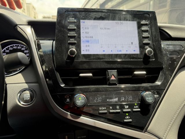 2021 CAMRY 2.0尊爵版/認證車/IK.摸們.ACC跟車.雙前電動椅.電子手煞.盲點.車況漂亮/可車換車.全貸  第10張相片