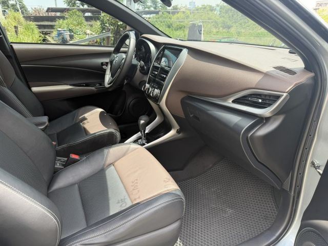 2020 YARIS CROSSOVER/定速/CarPlay/導航/抬頭顯示器/導車影像/配備滿/超級便宜/可全額貸款  第13張相片