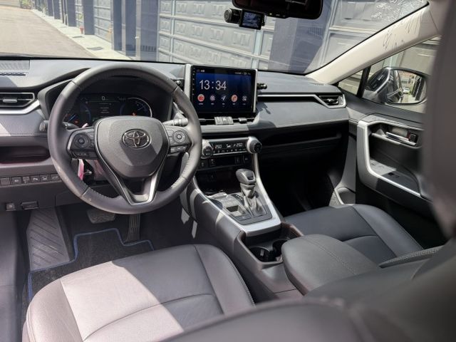 2019 RAV4油電旗艦版/盲點/ACC跟車/摸們IK/升級安卓機/360環景/原廠保養/電尾門/超級便宜  第15張相片