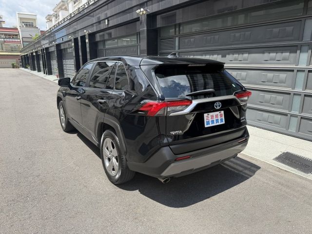 2019 RAV4油電旗艦版/盲點/ACC跟車/摸們IK/升級安卓機/360環景/原廠保養/電尾門/超級便宜  第20張相片