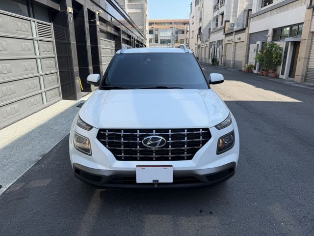 2021 凡優 GLB版 原廠保養 /定速/恆溫/倒車顯影/車道維持/CarPlay/無線充電/可車換車/全額貸款  第2張相片