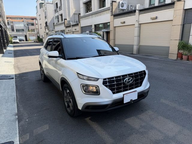 2021 凡優 GLB版 原廠保養 /定速/恆溫/倒車顯影/車道維持/CarPlay/無線充電/可車換車/全額貸款  第3張相片