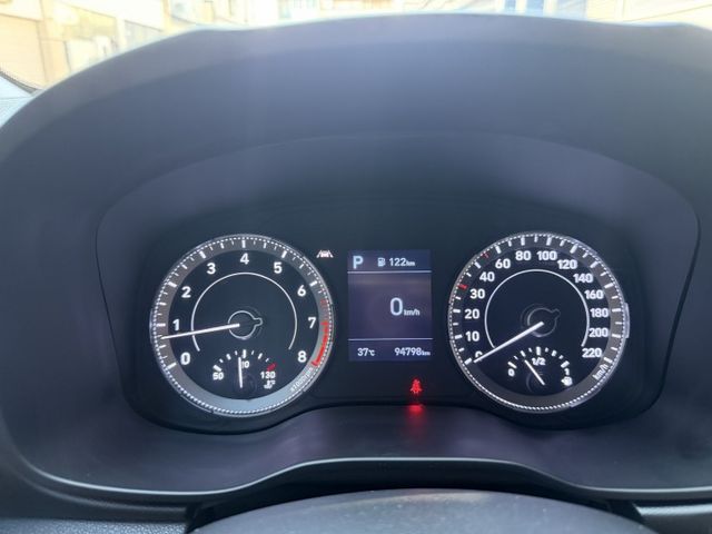 2021 凡優 GLB版 原廠保養 /定速/恆溫/倒車顯影/車道維持/CarPlay/無線充電/可車換車/全額貸款  第5張相片