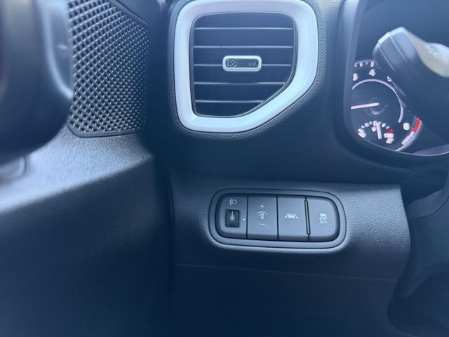2021 凡優 GLB版 原廠保養 /定速/恆溫/倒車顯影/車道維持/CarPlay/無線充電/可車換車/全額貸款  第7張相片