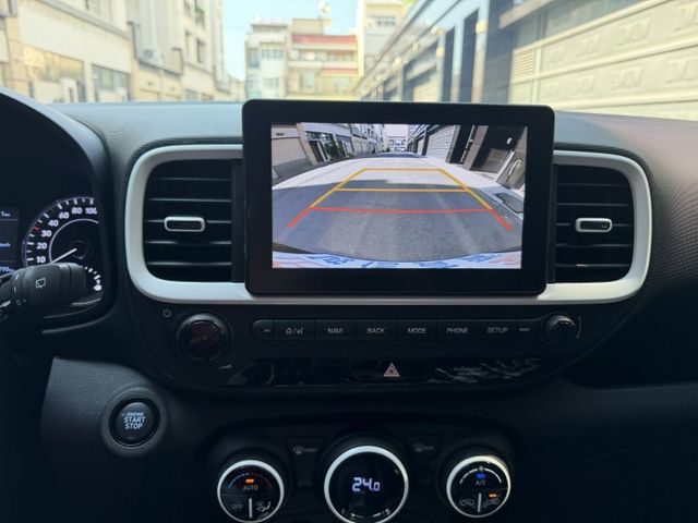 2021 凡優 GLB版 原廠保養 /定速/恆溫/倒車顯影/車道維持/CarPlay/無線充電/可車換車/全額貸款  第11張相片