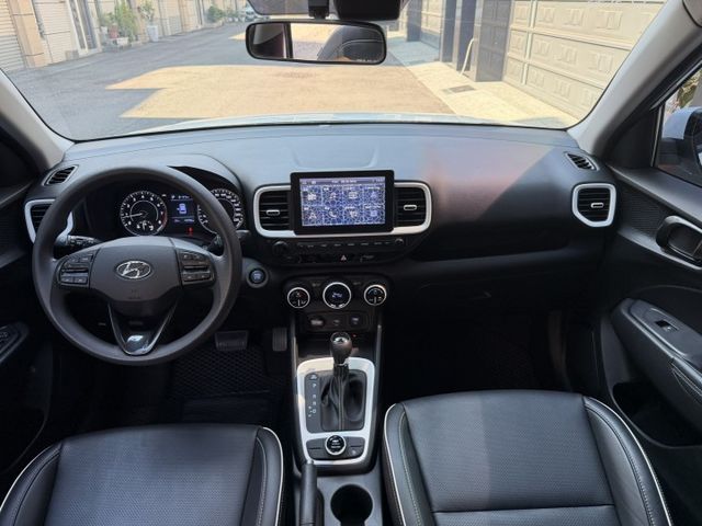 2021 凡優 GLB版 原廠保養 /定速/恆溫/倒車顯影/車道維持/CarPlay/無線充電/可車換車/全額貸款  第17張相片