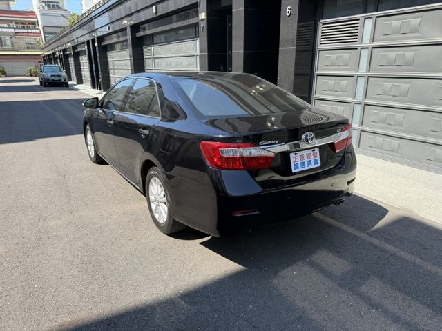 2012 CAMRY G版頂級 / 定速巡航/衛星導航/雙區恆溫/駕駛座電動椅/天窗/抬顯/IK免鑰駛/車況佳  第20張相片