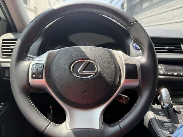 2011 CT200H 原廠保養紀錄/定速/雙電熱椅/3組記憶座椅/恆溫/認證車/IK/摸們/可全額貸款/車換車  第4張相片