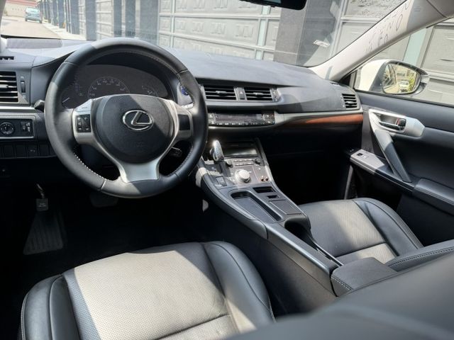 2011 CT200H 原廠保養紀錄/定速/雙電熱椅/3組記憶座椅/恆溫/認證車/IK/摸們/可全額貸款/車換車  第13張相片