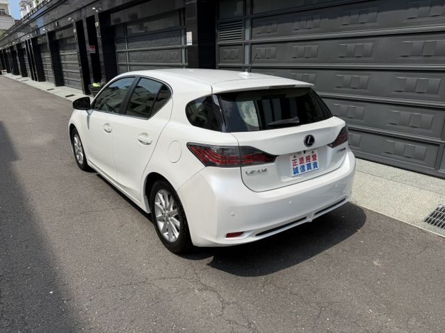 2011 CT200H 原廠保養紀錄/定速/雙電熱椅/3組記憶座椅/恆溫/認證車/IK/摸們/可全額貸款/車換車  第18張相片