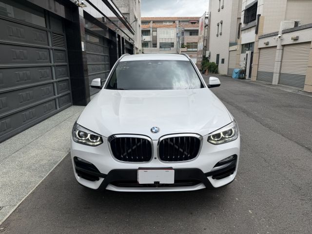 2019 X3 20I 認證車 /5AU 定速/盲點/跟車/轉向輔助/抬頭顯示器/三區恆溫/電尾門/車況一級棒/可全貸  第2張相片