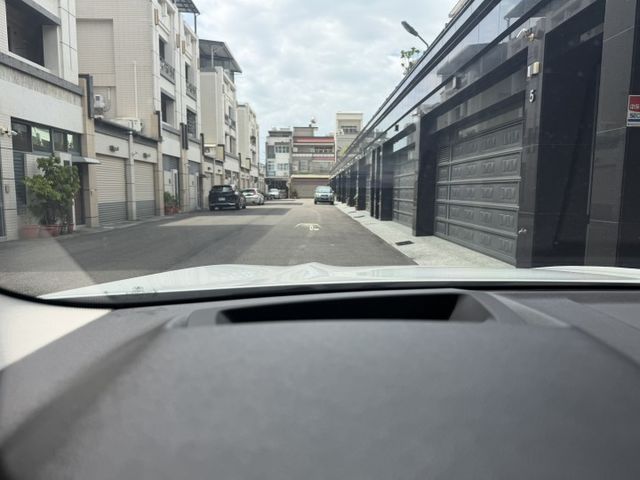 2019 X3 20I 認證車 /5AU 定速/盲點/跟車/轉向輔助/抬頭顯示器/三區恆溫/電尾門/車況一級棒/可全貸  第8張相片