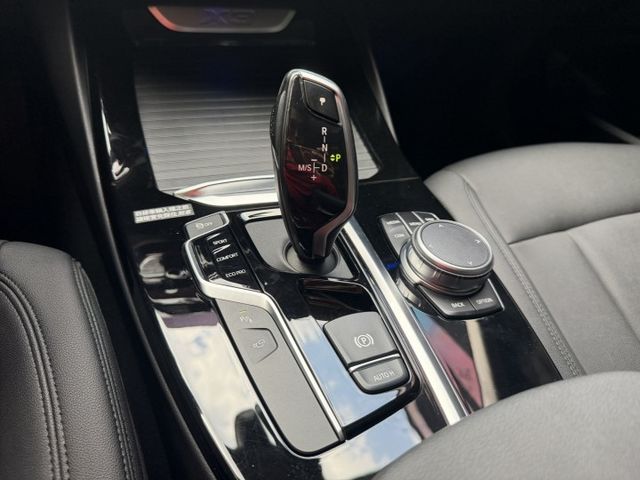 2019 X3 20I 認證車 /5AU 定速/盲點/跟車/轉向輔助/抬頭顯示器/三區恆溫/電尾門/車況一級棒/可全貸  第10張相片