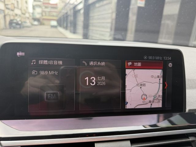 2019 X3 20I 認證車 /5AU 定速/盲點/跟車/轉向輔助/抬頭顯示器/三區恆溫/電尾門/車況一級棒/可全貸  第11張相片