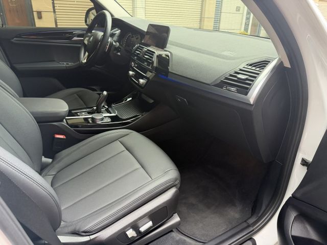 2019 X3 20I 認證車 /5AU 定速/盲點/跟車/轉向輔助/抬頭顯示器/三區恆溫/電尾門/車況一級棒/可全貸  第14張相片