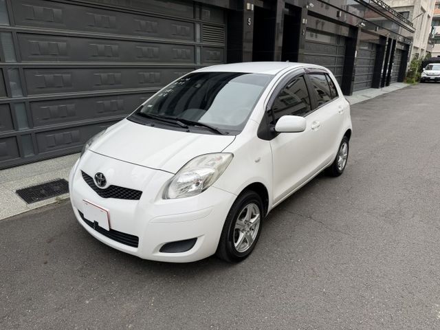 2009年 YARIS 小鴨 E版 認證車 內外漂亮無待修 / 市區代步/練習超適合 省油省稅金/小台停車免煩惱  第1張相片