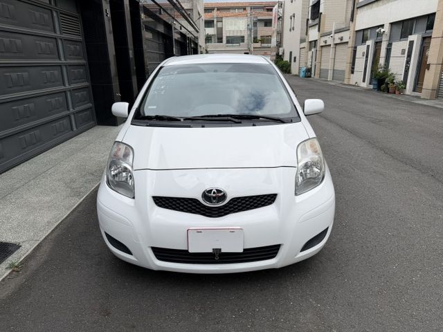2009年 YARIS 小鴨 E版 認證車 內外漂亮無待修 / 市區代步/練習超適合 省油省稅金/小台停車免煩惱  第2張相片