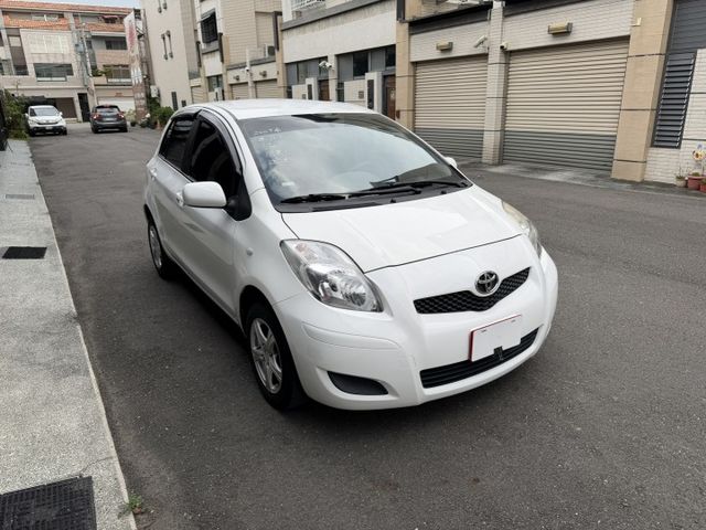 2009年 YARIS 小鴨 E版 認證車 內外漂亮無待修 / 市區代步/練習超適合 省油省稅金/小台停車免煩惱  第3張相片