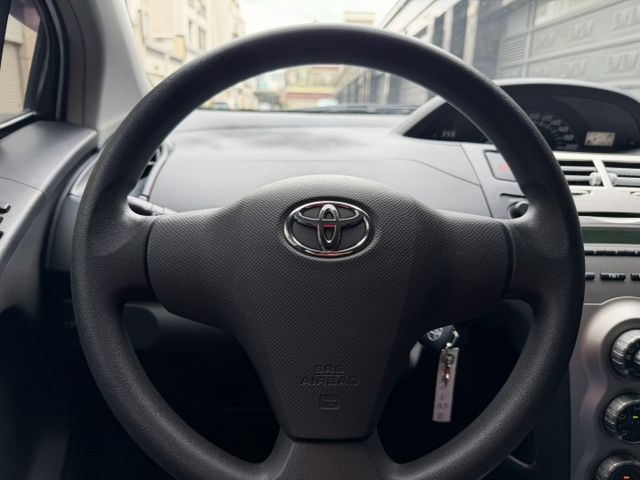 2009年 YARIS 小鴨 E版 認證車 內外漂亮無待修 / 市區代步/練習超適合 省油省稅金/小台停車免煩惱  第4張相片