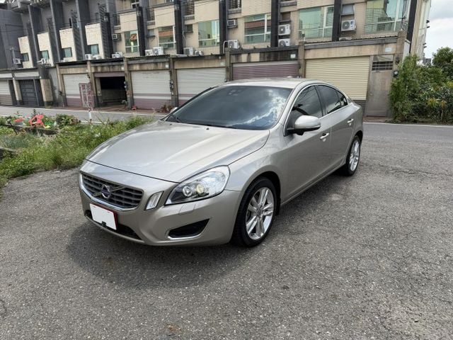 2012 S60 T4 / 雙前電動椅/盲點/方向盤快撥/升級安卓機/抬頭顯示器/客人換車/便宜出售  第1張相片
