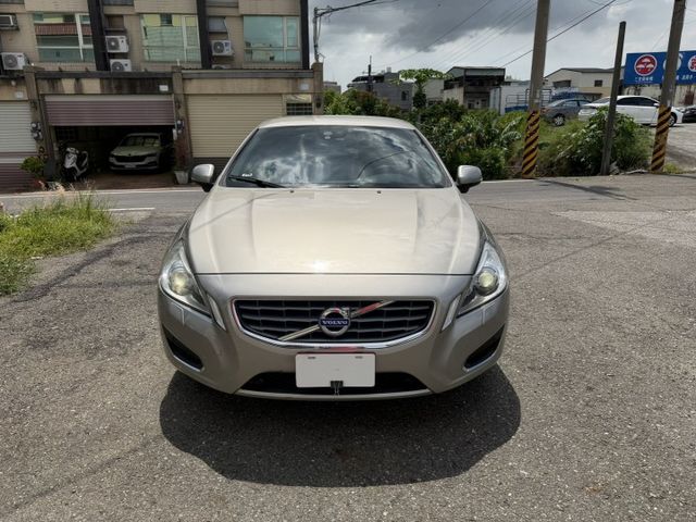 2012 S60 T4 / 雙前電動椅/盲點/方向盤快撥/升級安卓機/抬頭顯示器/客人換車/便宜出售  第2張相片