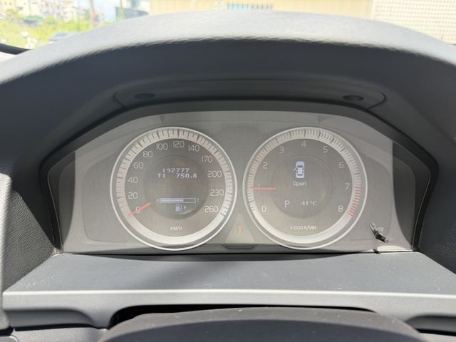 2012 S60 T4 / 雙前電動椅/盲點/方向盤快撥/升級安卓機/抬頭顯示器/客人換車/便宜出售  第5張相片
