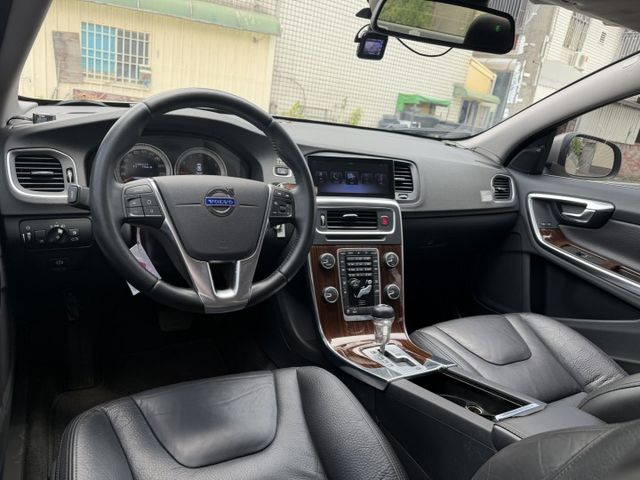 2012 S60 T4 / 雙前電動椅/盲點/方向盤快撥/升級安卓機/抬頭顯示器/客人換車/便宜出售  第14張相片