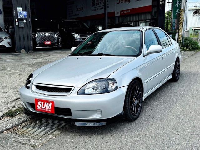 收藏車~ 原鈑件 里程保證 全車花費10幾萬大翻新 千禧年高階版本 有電動座椅 核桃木內飾 原汁原味 實車比照片更漂亮  第1張相片