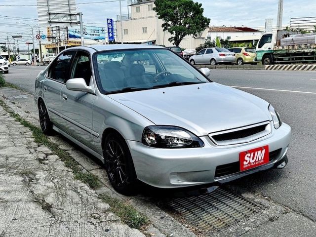 收藏車~ 原鈑件 里程保證 全車花費10幾萬大翻新 千禧年高階版本 有電動座椅 核桃木內飾 原汁原味 實車比照片更漂亮  第2張相片