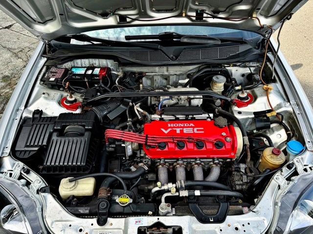 收藏車~ 原鈑件 里程保證 全車花費10幾萬大翻新 千禧年高階版本 有電動座椅 核桃木內飾 原汁原味 實車比照片更漂亮  第5張相片