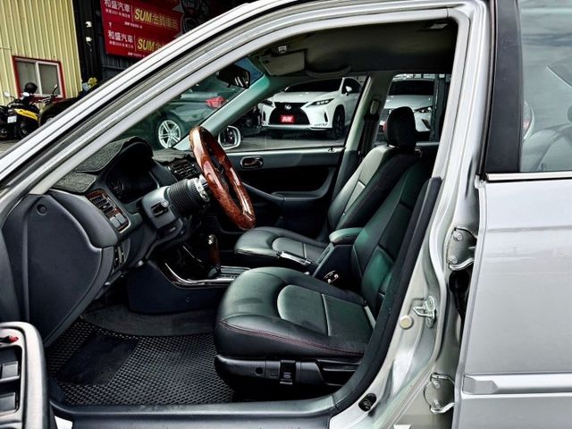 收藏車~ 原鈑件 里程保證 全車花費10幾萬大翻新 千禧年高階版本 有電動座椅 核桃木內飾 原汁原味 實車比照片更漂亮  第8張相片