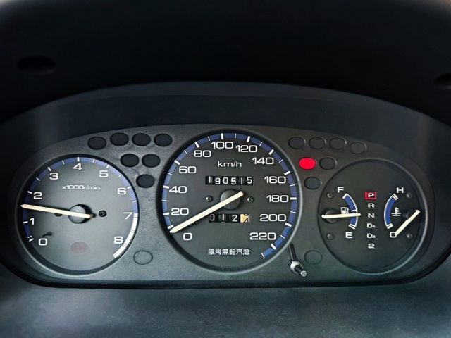 收藏車~ 原鈑件 里程保證 全車花費10幾萬大翻新 千禧年高階版本 有電動座椅 核桃木內飾 原汁原味 實車比照片更漂亮  第14張相片