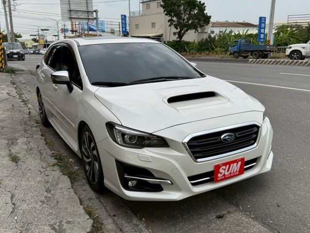 單純原廠更換一片引擎蓋  配備天窗 18吋鋁圈 2.0渦輪增壓引擎 免鑰匙 盲點 車道偏離 跟車 電動椅 CarPlay  第2張相片