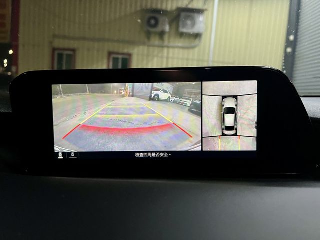 旗艦Bose版 一手車 全車原鈑件 僅跑3萬公里 全車原漆 全車剛花2萬元鍍膜 有附保證卡 全車黑化包膜 360環景輔助  第8張相片
